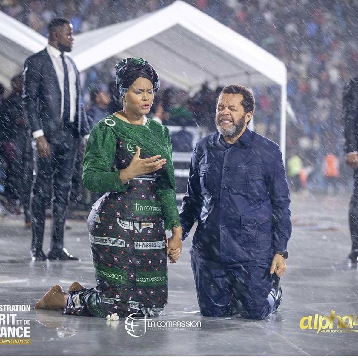 _axelLevi's tweet photo. Toute la vie de ce père sans exception est un exemple pour nous, autres…

Nous ne savons pas pourquoi cela arrive, mais une chose est sûre, nous croyons fermement que le Seigneur est avec son serviteur, car même dans nos incompréhensions, Dieu est fidèle !

Maman blanche 🤍🕊️ https://t.co/6dpUxbKCSQ