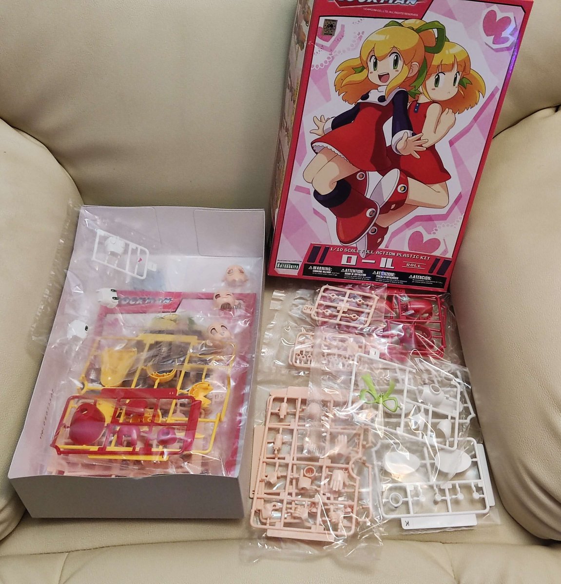 R02Zeta's tweet photo. When I was looking for Roll refferences to draw her for my collab, I found a super cute figure of her that I never seen, it seems kinda rare nowadays, I got in love with it, and I had to buy it. TwT
It have way more wafers than the Getter 1, this gonna be fun... x'D https://t.co/OTfp10YmVC
