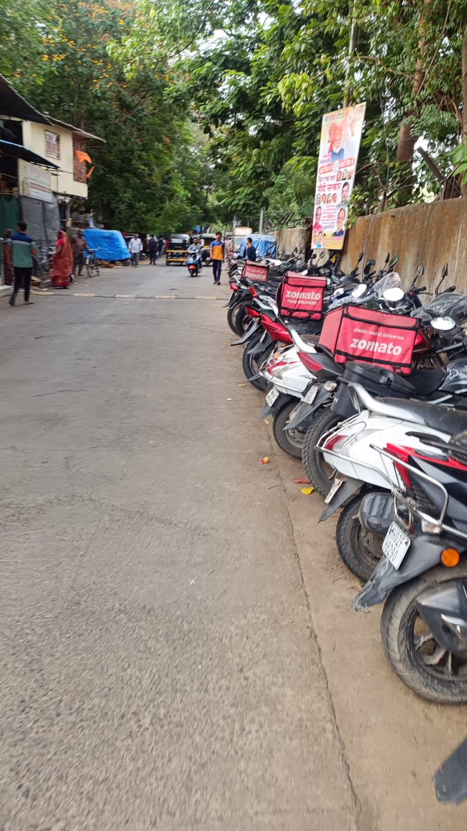 pyspacex's tweet photo. @MTPHereToHelp Dear @MTPHereToHelp,

Please get the road cleared as these bikes are creating obstacles and heavy vehicles are seen in the lane like trucks

Star Hub Sahar Air Road, Andheri East, Mumbai, Maharashtra 400059
(Marol Pipeline road)
Map: https://t.co/XdFoyqiYJ4 https://t.co/lo0Gn99dbg