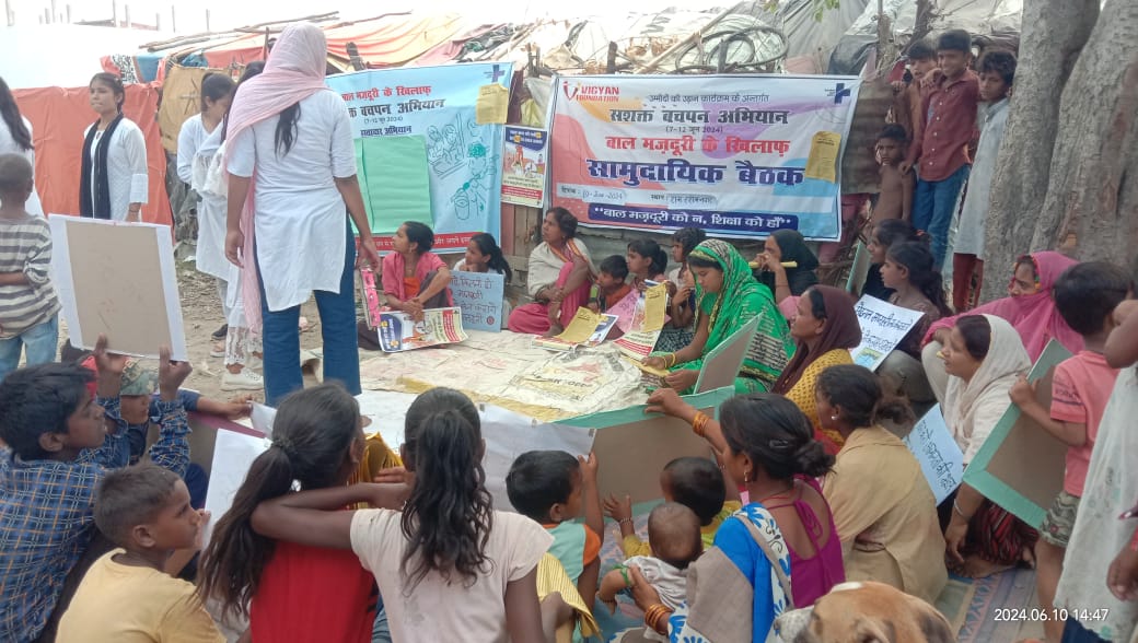 Richachandra16's tweet photo. #InternationalDayAgainstChildLabour Week-long campaign on raising awareness and combating child labour ends today in Lucknow covering 18 poor areas and reaching out to 4500 people
@UPLABOURDEPT @basicshiksha_up @VigyanF @IamSandeepKhare https://t.co/ifjFQOarxU