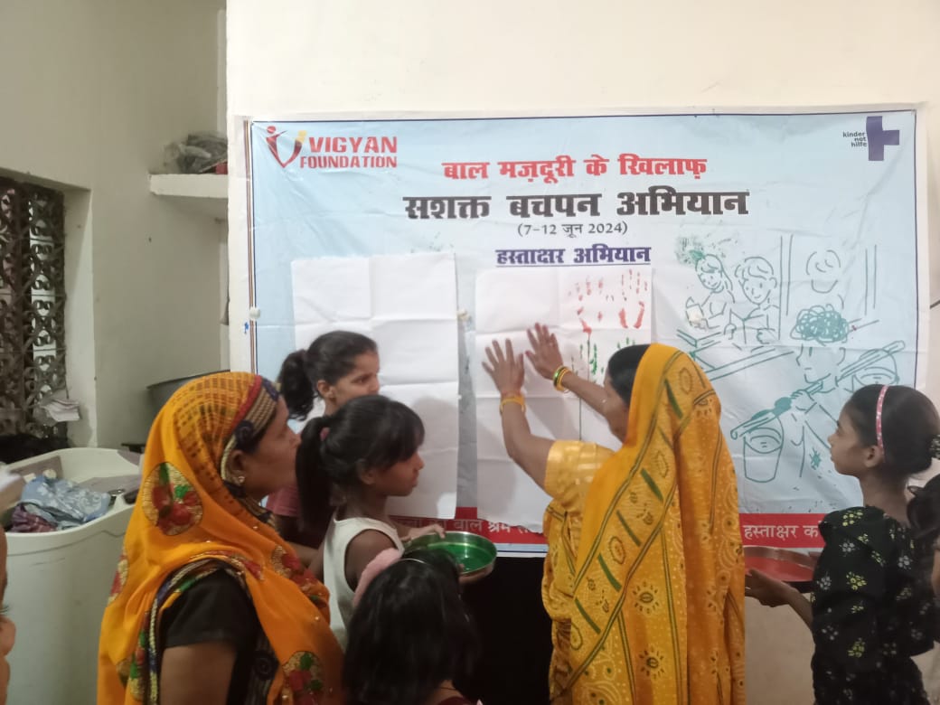 #InternationalDayAgainstChildLabour Week-long campaign on raising awareness and combating child labour ends today in Lucknow covering 18 poor areas and reaching out to 4500 people
<a href="/UPLABOURDEPT/">Labour Commissioner Office UP</a> <a href="/basicshiksha_up/">Department Of Basic Education Uttar Pradesh</a> <a href="/VigyanF/">Vigyan Foundation</a> <a href="/IamSandeepKhare/">Sandeep Khare</a>