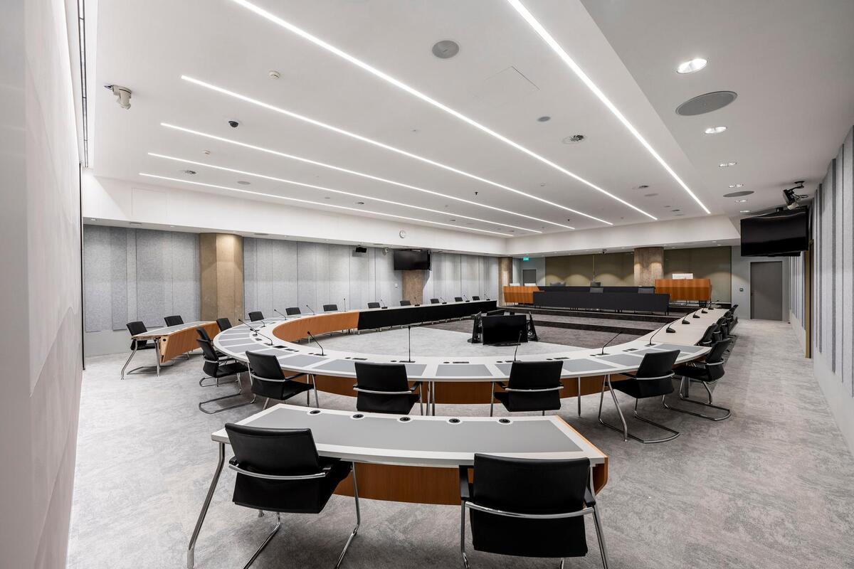 Zo meteen om 15:30u zal de <a href="/KR_TweedeKamer/">Vaste Commissie Koninkrijksrelaties Tweede Kamer</a> voor het laatst met <a href="/AvHuffelen/">Alexandra van Huffelen</a> debatteren over het #jaarverslag en de #slotwet Koninkrijksrelaties. Volg het live via tinyurl.com/n5644464