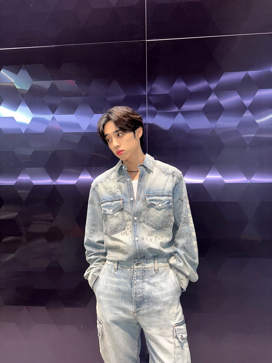officl_theboyz's tweet photo. [📸] 더보이즈 선우 아이돌 라디오 DJ 완료🦝 청량미 가득한 오늘의 떤디와 함께 시원한 수요일 밤 보내셨나요🐳 오늘 더위는 잊고 달콤한 꿈 꾸세요💭

#THEBOYZ #더보이즈
#SUNWOO #선우 https://t.co/gmuz0ABnFE