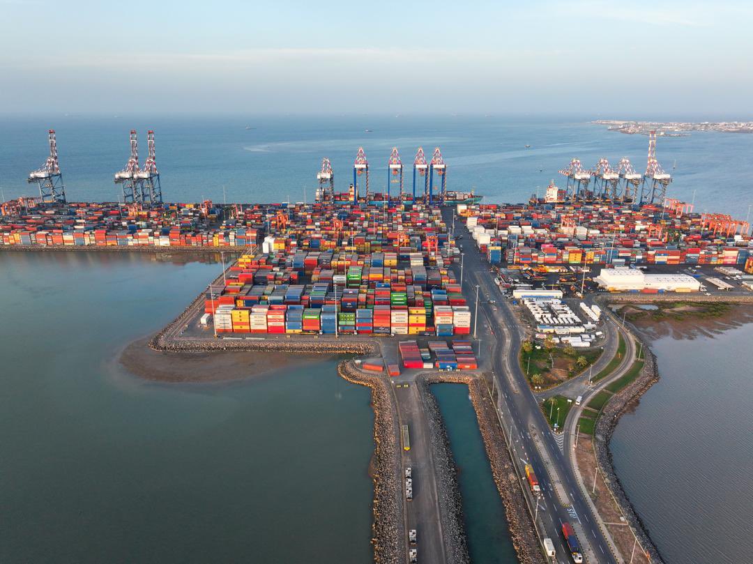 gortaque's tweet image. #Bismillah!

Je vous rappelle le discours du Président du 24 avril 2016, cette discours… est toujours disponible au #ports et dans les #administrations.

La #Banque_mondiale a vérifié dans tous les ports (délai de traitement)

#Les _ports_africains_dans_le_classement!

Le port