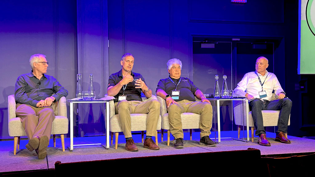 Communications contractors talked opportunities and challenges at the recent <a href="/ECAOntario/">ECA Ontario</a>  symposium. canada.constructconnect.com/dcn/news/assoc…