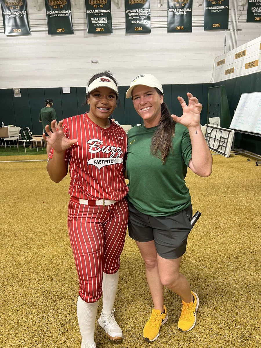 Raelynn_VanZee's tweet photo. Had such a great time at Baylors camp. Learned so much and excited for the summer ahead!! @BUMoore @JohniganSteve @coach_diaz22 @TreyHoldbrook @BuzzCentex https://t.co/cDbIjvMgji