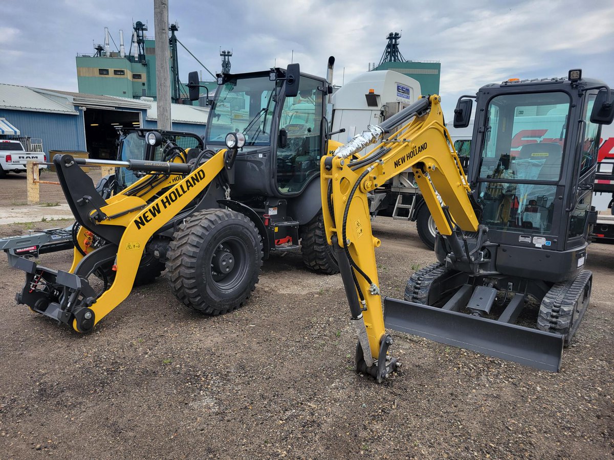 ESMFarmEquipmen's tweet photo. These machines are hungry for work, chat with your local New Holland dealer to meet your light construction needs. #newholland #minitrack #wheelloader #skidsteer #trackmachine https://t.co/KSqLKbejY0