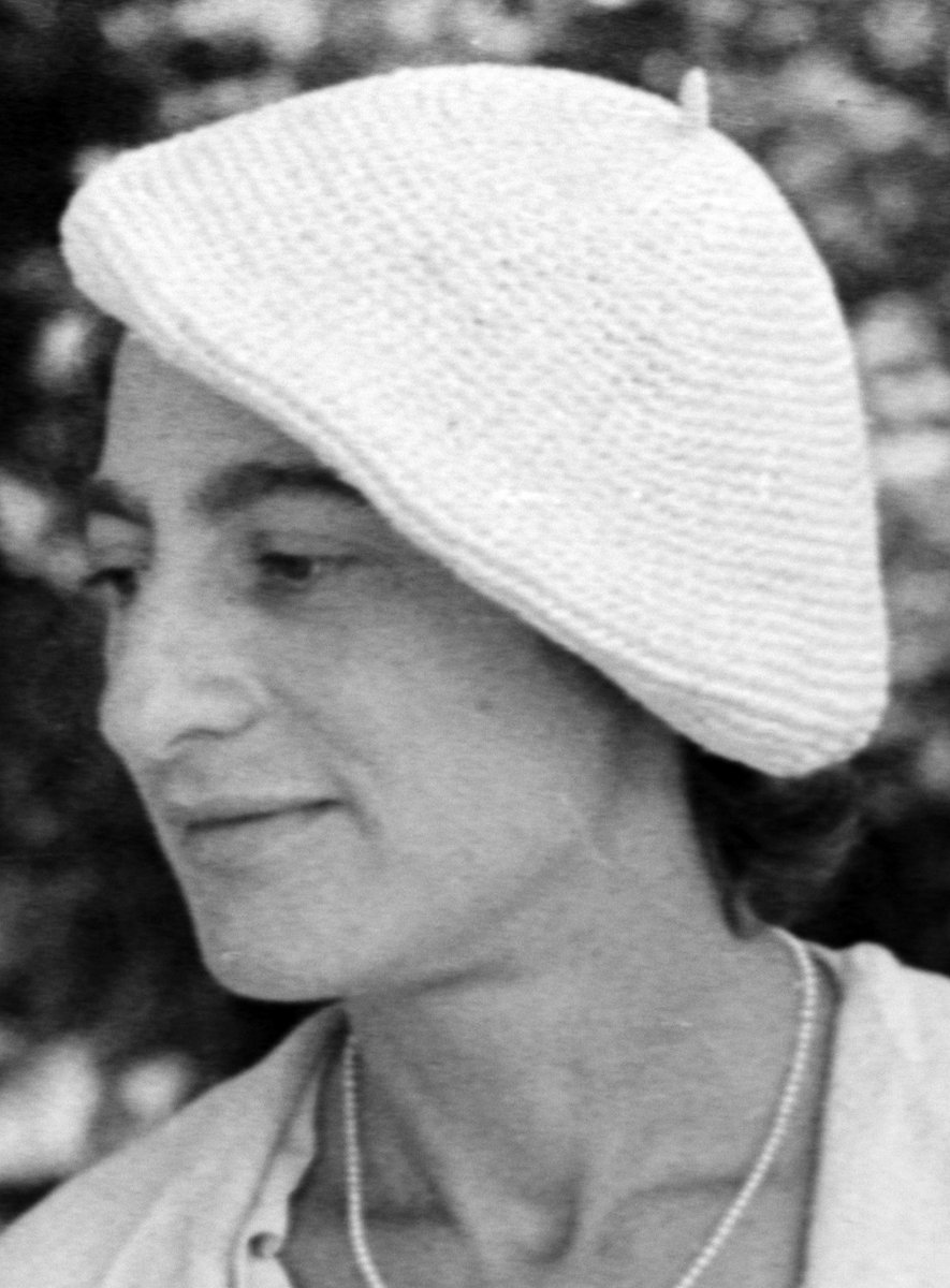 josefannialbers's tweet image. Happy birthday to Anni Albers, who was born 125 years ago today.
...
Image: Anni Albers, ca. 1935. Photograph by Josef Albers #annialbers #albersarchives #otd