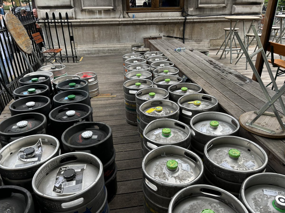 eustontap's tweet photo. Small mid week top up @Bitburger @BudvarUK @StoneBrewing @JWLeesBrewery https://t.co/DKvUasYp4u