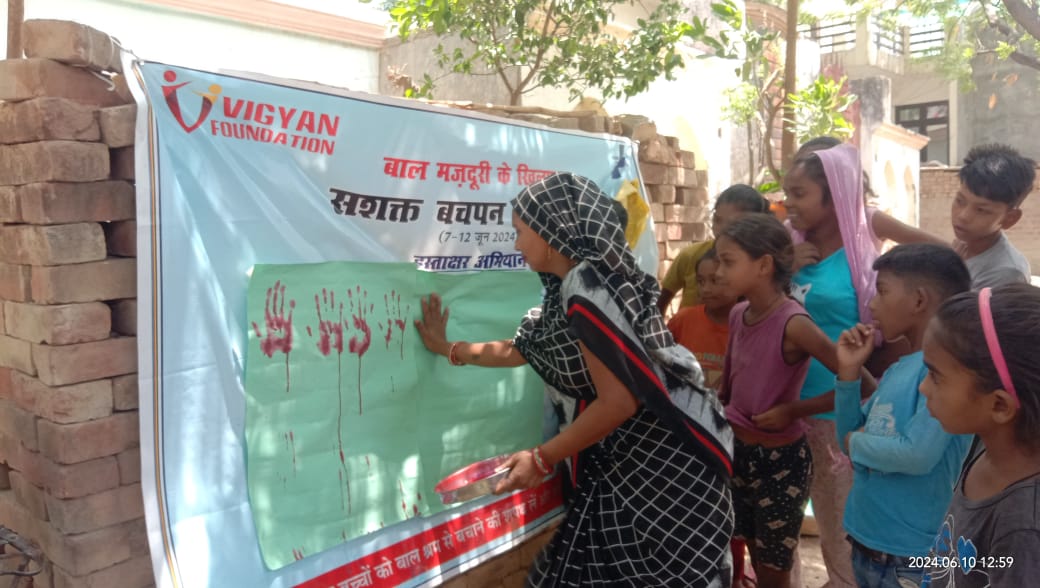 Richachandra16's tweet photo. Week long campaign on raising awareness on child labour issue with Street plays,Signature campaign, mapping of working children and a day consultation of CAC members with duty bearers completed successfully at Lucknow @dialoguewrks @VigyanF @ https://t.co/zljCpltzTG