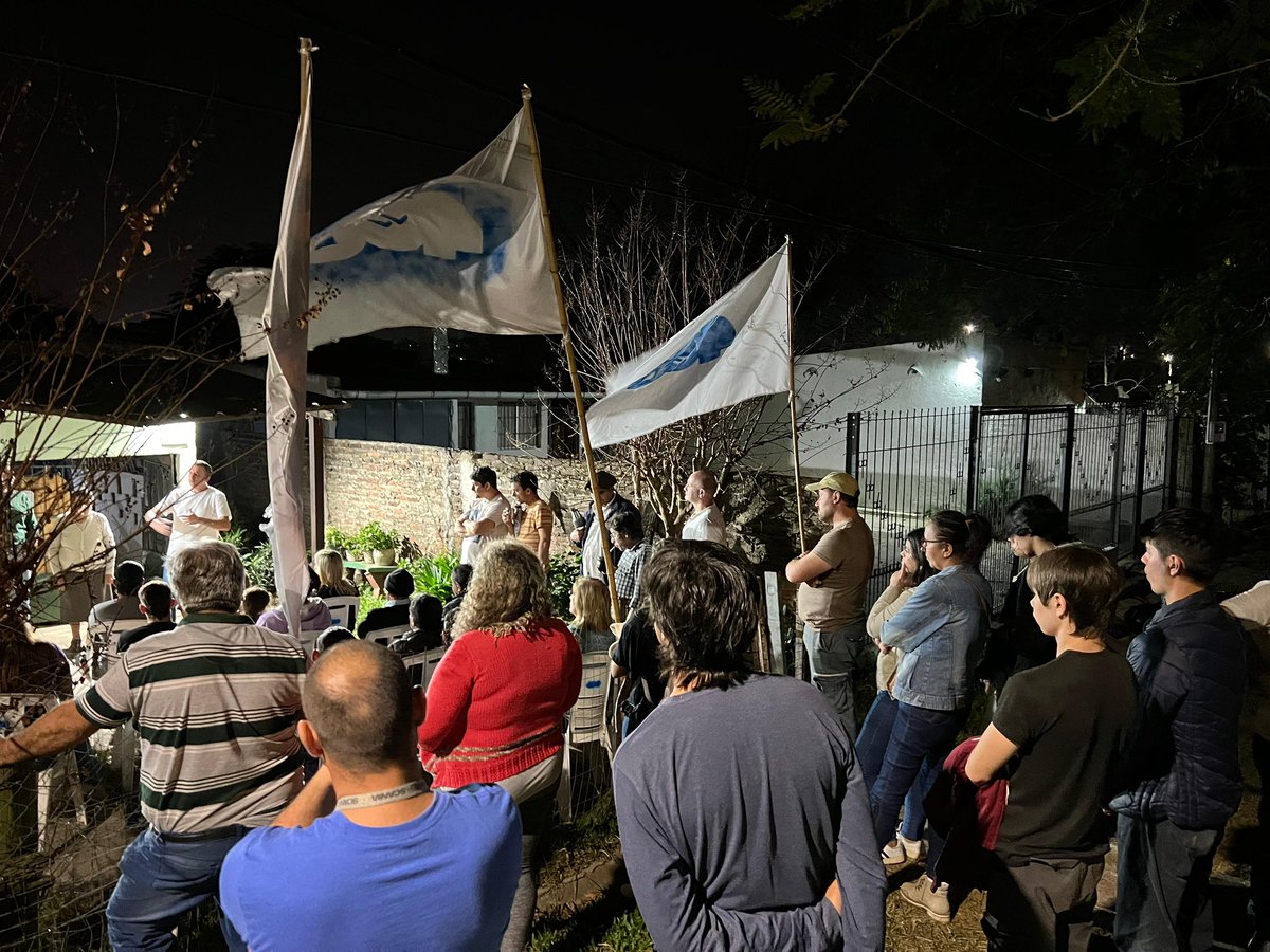 Lista400Salto's tweet photo. ¡La 400 barrio a barrio por Salto!

Anoche junto a @CarlosAlbisu y @ConstenlaPablo , con los vecinos de Barrio Fátima, que nos reafirman su apoyo para cambiar Salto.

¡Seguimos militando por el cambio que merece nuestro departamento! 

¡Gracias a la familia de Yair Peralta! https://t.co/jKQFZX4Egt