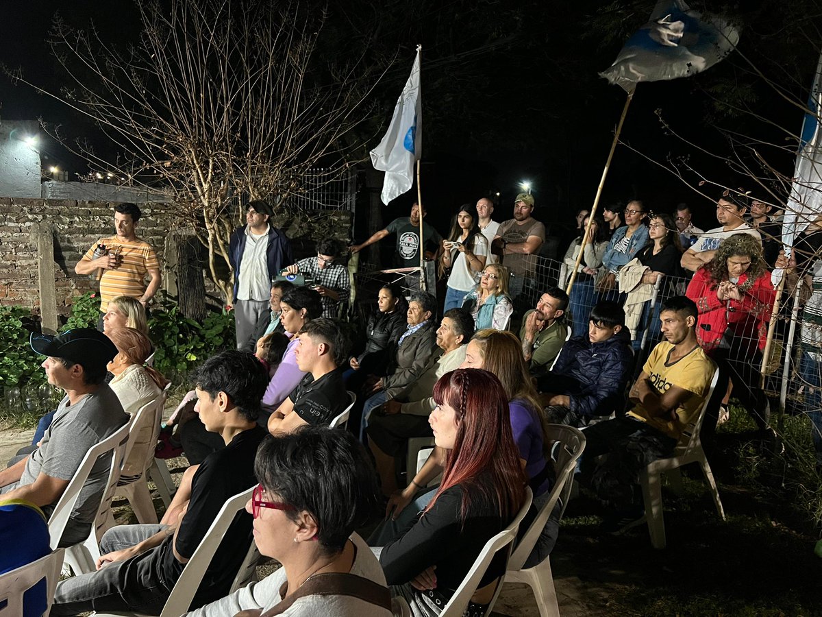 Lista400Salto's tweet photo. ¡La 400 barrio a barrio por Salto!

Anoche junto a @CarlosAlbisu y @ConstenlaPablo , con los vecinos de Barrio Fátima, que nos reafirman su apoyo para cambiar Salto.

¡Seguimos militando por el cambio que merece nuestro departamento! 

¡Gracias a la familia de Yair Peralta! https://t.co/jKQFZX4Egt