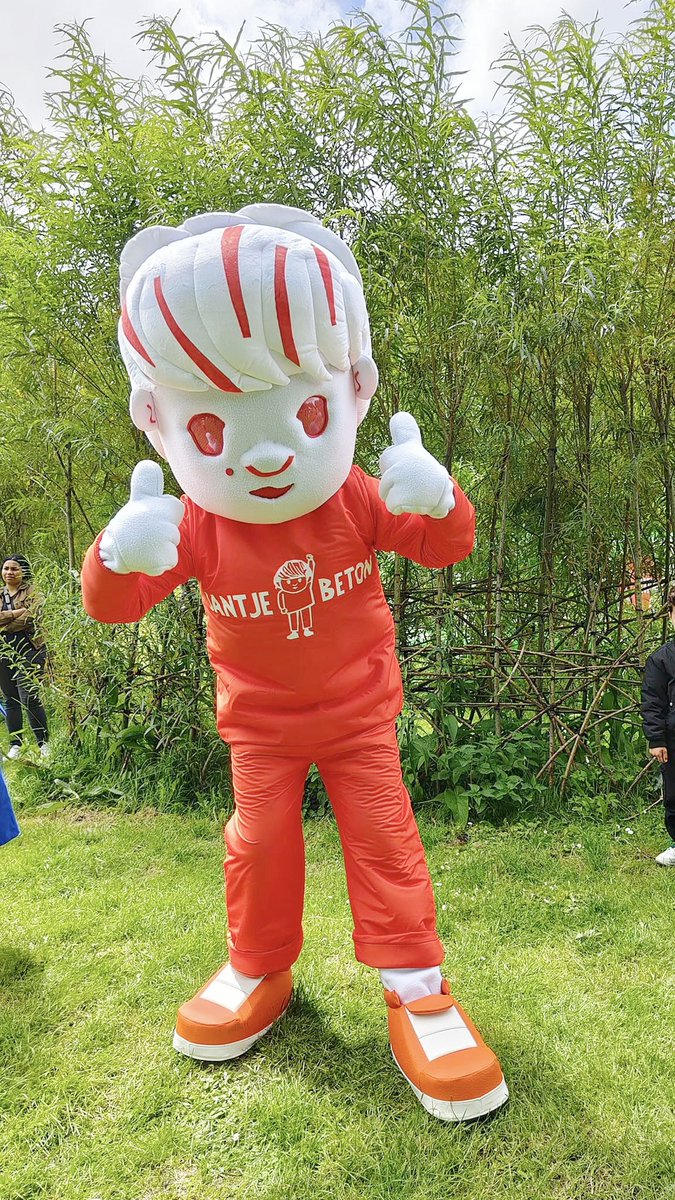 Kinderen genoten woensdag 12 juni van de #buitenspeeldag in het Groenhovenpark in #Gouda met een #oranje mascotte. <a href="/JantjeBeton_nl/">Jantje Beton</a> jantjebeton.nl/ik-wil-spelen/…