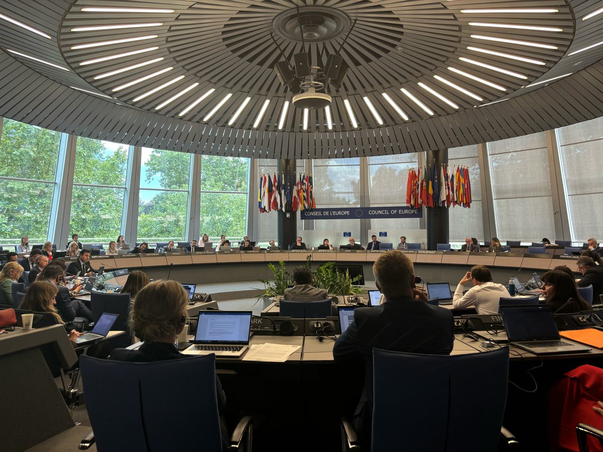 RepFranceCdE's tweet photo. 🗓Cette semaine se tient le Comité des Ministres du @coe🇪🇺 en format droits de l'Homme. Une semaine dédiée à superviser l'exécution des arrêts de la @ECHR_CEDH.
Durant le #CMDH, la🇫🇷 contribue au respect du système de la Convention Européenne des droits de l'Homme . ⚖ https://t.co/elGL1EfUbp