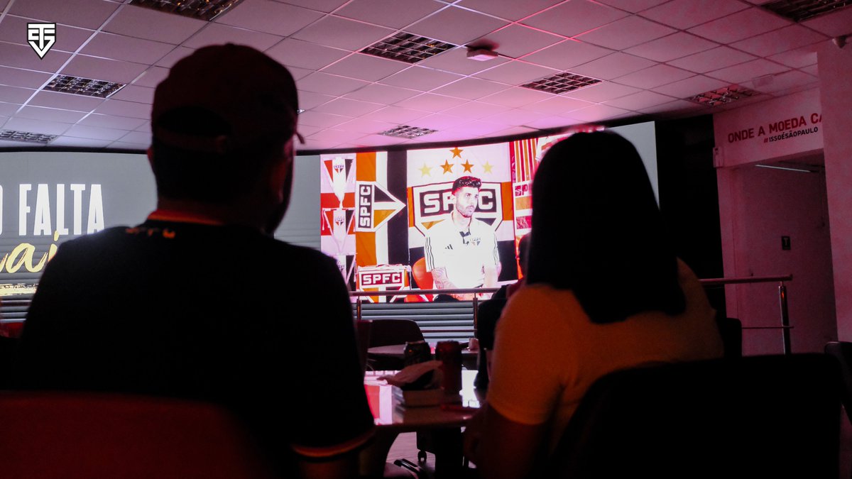 SocioTorcedor's tweet photo. Ontem (11), aconteceu o #CineST, em comemoração ao Dia dos Namorados! 💗

🍿 Os casais tricolores puderam assistir aos 4 primeiros episódios da série "Não Falta Mais", sendo o 4º com exclusividade, que ainda será lançado amanhã (13).

(+) https://t.co/LaD1fvwr3h