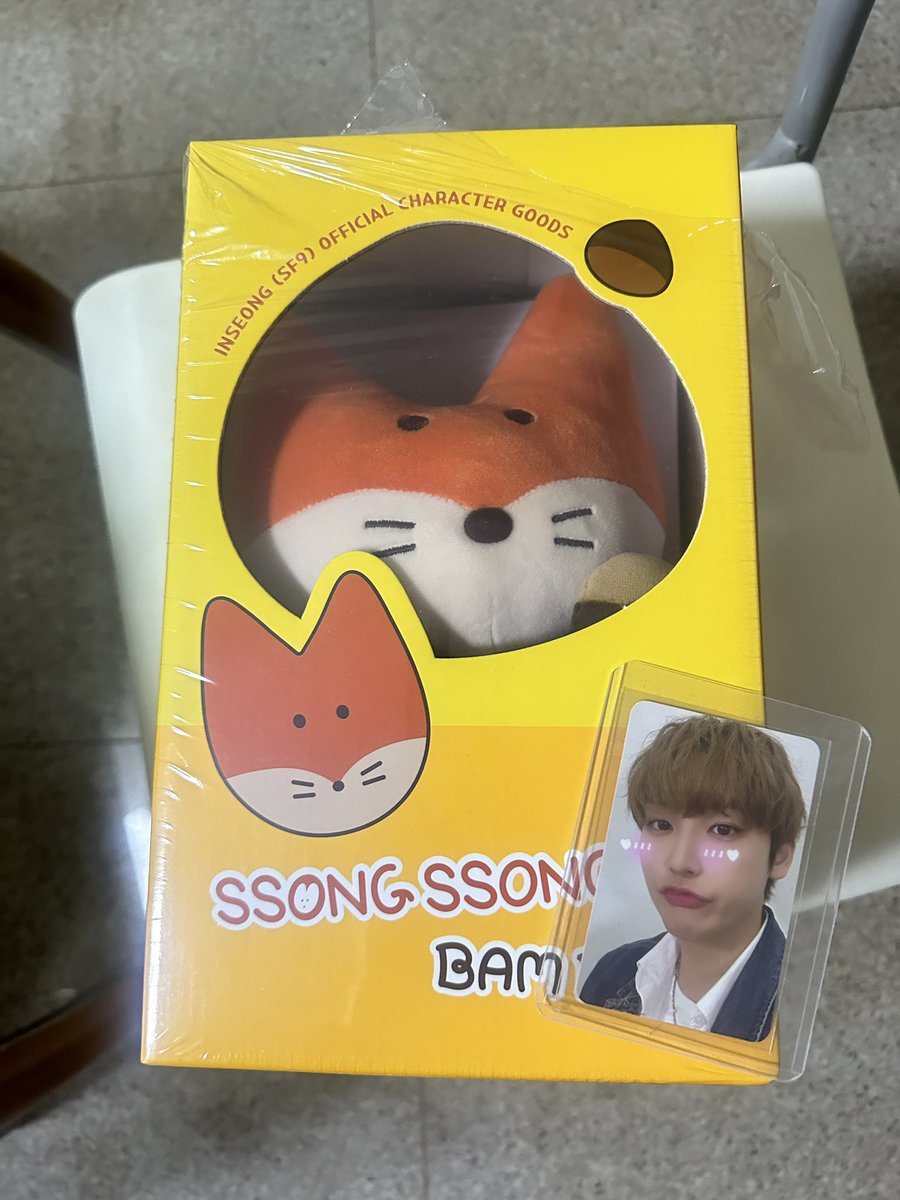 Roha_Yangdo's tweet photo. [WTS] SF9 Inseong MD Ssong Ssong &amp; Bam Bam+pc
SF9 인성 인형 쏭쏭이+포토카드 포카 홀더 양도

Brand new, opened once to check condition
Plushie comes with box and pc
SGD70

Pc holder + pc
SGD28

Ships Worldwide
中文⭕️
日本語⭕️
한국어⭕️

DM if int https://t.co/qhbxYd8iQQ