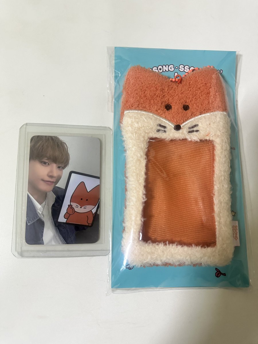 Roha_Yangdo's tweet photo. [WTS] SF9 Inseong MD Ssong Ssong &amp; Bam Bam+pc
SF9 인성 인형 쏭쏭이+포토카드 포카 홀더 양도

Brand new, opened once to check condition
Plushie comes with box and pc
SGD70

Pc holder + pc
SGD28

Ships Worldwide
中文⭕️
日本語⭕️
한국어⭕️

DM if int https://t.co/qhbxYd8iQQ