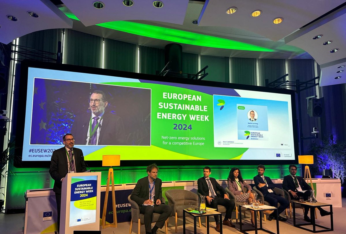 "We need the #renewables workforce 👷‍♀️👷‍♂️ to deliver the #energytransition...

At least 66,000 jobs are needed in #solar☀️ manufacturing by 2030"

- <a href="/LeVrang/">Martin le Vrang</a> from <a href="/EU_Growth/">Internal Market, Industry, Entrepreneurship & SMEs</a>, during our Renewable Energy Skills Partnership session at #EUSEW2024

#EUSEW