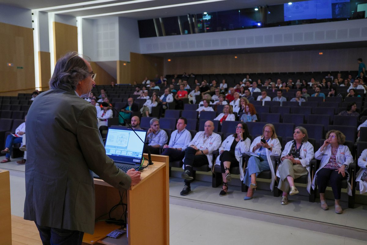 HospitalLaFe's tweet photo. ℹ️ Alrededor de 4⃣0⃣0⃣ personas asisten en @HospitalLaFe a la jornada sobre iniciativas de #InteligenciaArtificial implantadas para optimizar la asistencia

🗣️Han contado con el SA de Planificación, Información y Transformación Digital de @GVAsanitat

🔗https://t.co/o7zEuSseeA https://t.co/aMKYlZCIMN