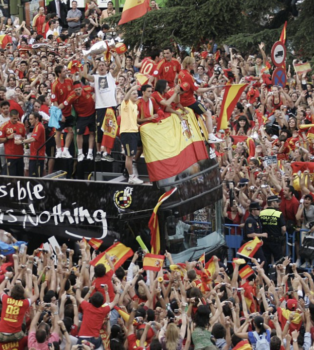 JaviBorrallo's tweet photo. 29 junio 20:45h, 2008. Ernst Happel Stadion, Viena.  Sin Villa, aparece Torres en carrera contra Lahm, le gana la carrera y bate a Lehmann, picada, con suavidad. 1-0. Sufrimiento hasta el final. Campeones de Europa. https://t.co/o2iyxT6OWH