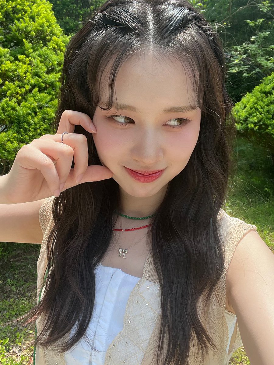 WekiMeki_sns's tweet image. 240612 [FANCAFE]
🦊 [From. ELLY] Ki-Liiing❤

"Ki-Ling, it’s been a while, right?! Have you heard the song??! How is it???!!
It's so good. After listening to it as a guide and recording it with our own voices, it's even better🥹