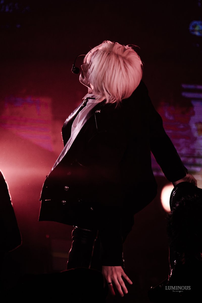 240407 SPOTLIGHT in Seoul Day 2
He rises at the tail end of dusk
그는 황혼의 끝자락에서 눈을 뜬다

#온앤오프 #승준 #ONF #SEUNGJUN #빛나는_승준