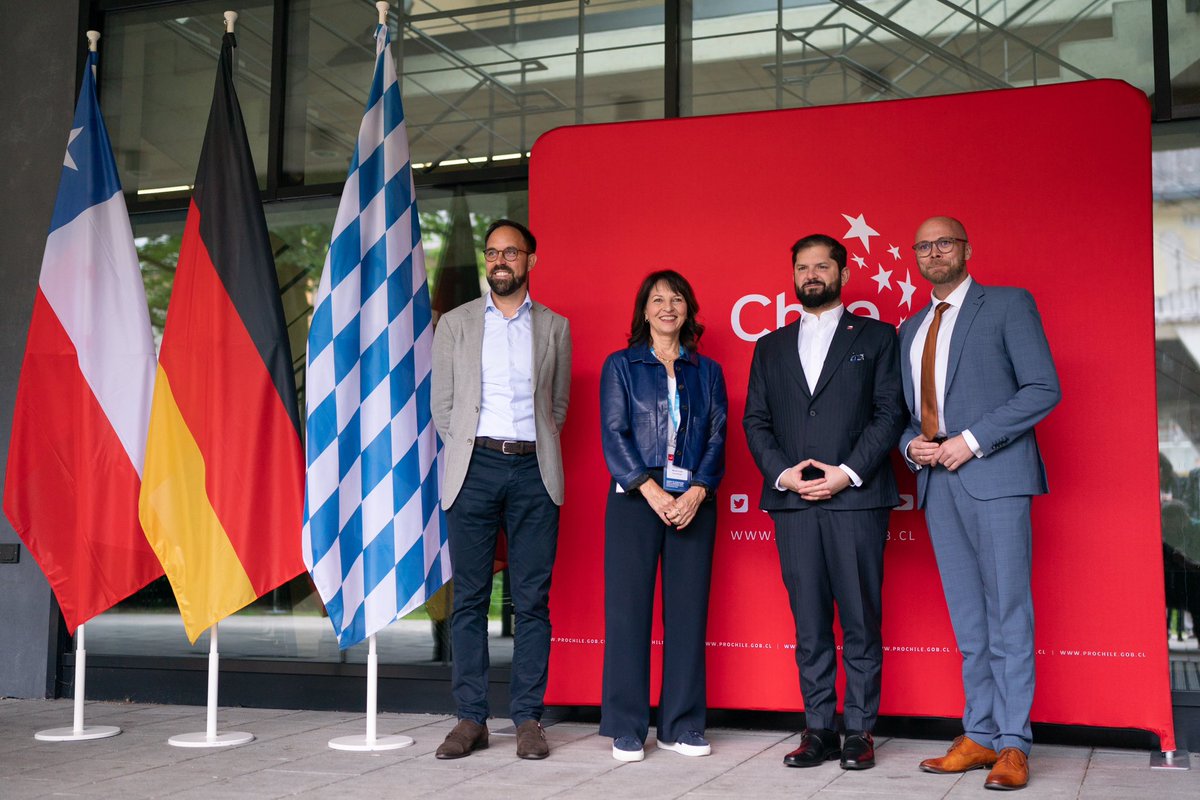 Hoy en el Summit Innovación Chile- Alemania, destaqué cómo la interacción del mundo privado con el público es tremendamente estimulante para el desarrollo de nuestras economías. 

Para tener un desarrollo que sea sostenible en el futuro tenemos que invertir en ciencia,