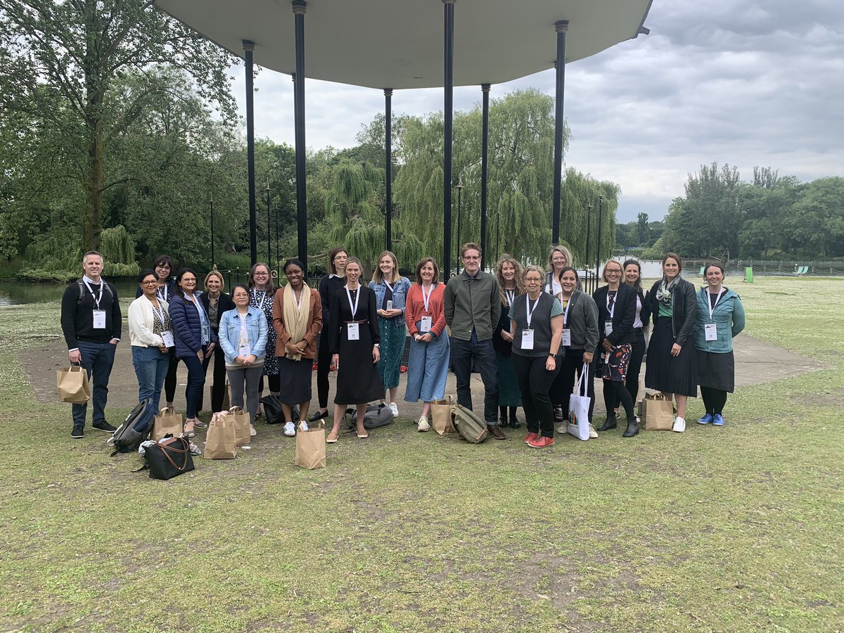 1stepsnutrition's tweet photo. Fantastic to enjoy an alfresco lunch @WPHNA #WPHNA2024 with inspiring nutrition colleagues including @RachChilds @KatiePNutrition @barrett_millie @ChristinaAVogel @CorinnaHawkes @alikjones @LizOSullivanPhD @DrKarleenG @mcnjournal @Drcafleming @n_hull22 @Lisanne_duP @mcnjournal https://t.co/HJXI7dXaSn