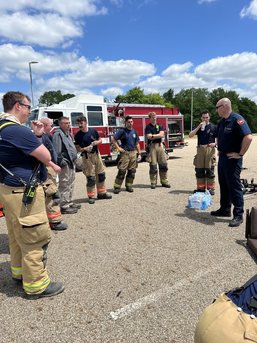 STFD130's tweet image. On Tuesday several department members attended a School Bus Extrication Training put on by Wadsworth Fire and EMS Department. Evolutions included evacuating ‘students’ from a smoke filled bus and cutting on the bus to create additional entry/exit points.  #trainhard #stfd130