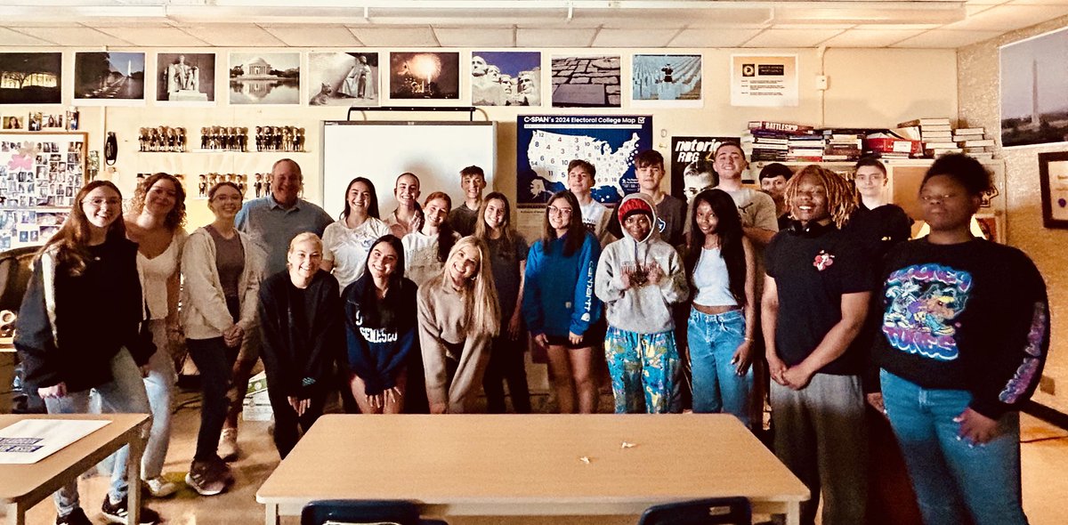 sparsonsATHS's tweet photo. Two years with a lot of these amazing kids… #APUSH and the #APGoPo how lucky was I… I know you’re all going to do incredible things on your journeys !!! #TrojanPride @Kelly_Flagler @GCSDsuper @GreeceCentral https://t.co/284rQUT4AW