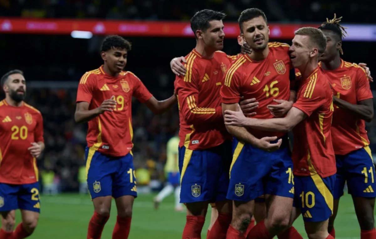 JaviBorrallo's tweet photo. Hoy doblando la edad a aquel chaval que pasó de imitar a Zidane a los jugadores de España, me veo ilusionado con una nueva Eurocopa. Es imposible repetir la historia, pero si podemos crear una nueva. 
El 15 de junio 18:00 horas 2024, primera cita. No llegueis tarde. https://t.co/To1GhTE4iY