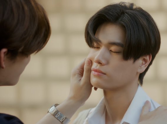 PhuwinOfficial's tweet photo. "ไหน เป็นไรครับ" แบบค่ดจะเขิน บีบแก้มนุ้งอีก 🤏🏻

❥@phuwintang🍯

PondPhuwin WeAre EP11

#WeAreSeriesEP11
#phuwintang https://t.co/zM0Mo91BzN