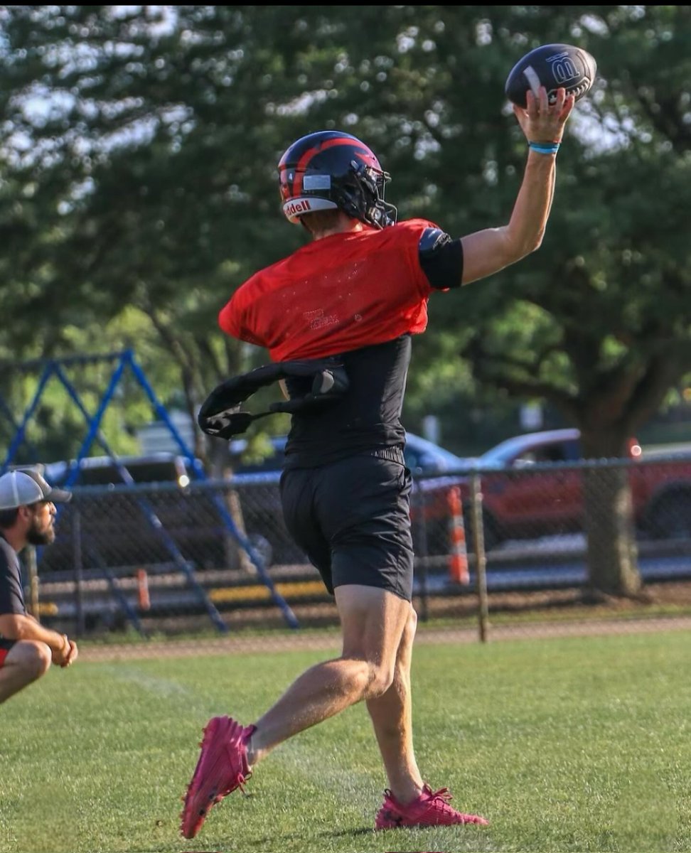EvanBudinger's tweet photo. Junior year on deck. We're back. #RLCA @RedLion_FB #delhs @RedLion_CoachKA @CoachSteve_Q @CoachKAnderson9 @HendersonQBU https://t.co/gmolGPg7mY