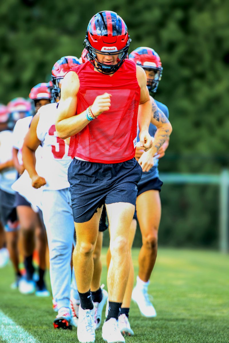 EvanBudinger's tweet photo. Junior year on deck. We're back. #RLCA @RedLion_FB #delhs @RedLion_CoachKA @CoachSteve_Q @CoachKAnderson9 @HendersonQBU https://t.co/gmolGPg7mY