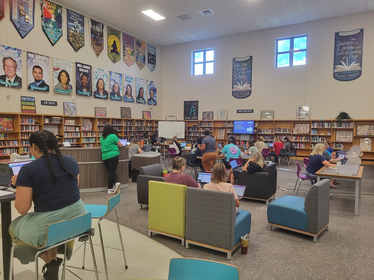 MeganMartensVCS's tweet image. Taking a deep dive into Nearpod, Canva, and Canvas today. Thank you @MalloryMussard @EHTEACH1  #PlanPrioritizePractice @VolusiaLEADS @volusiaschools @VolusiaRecruits