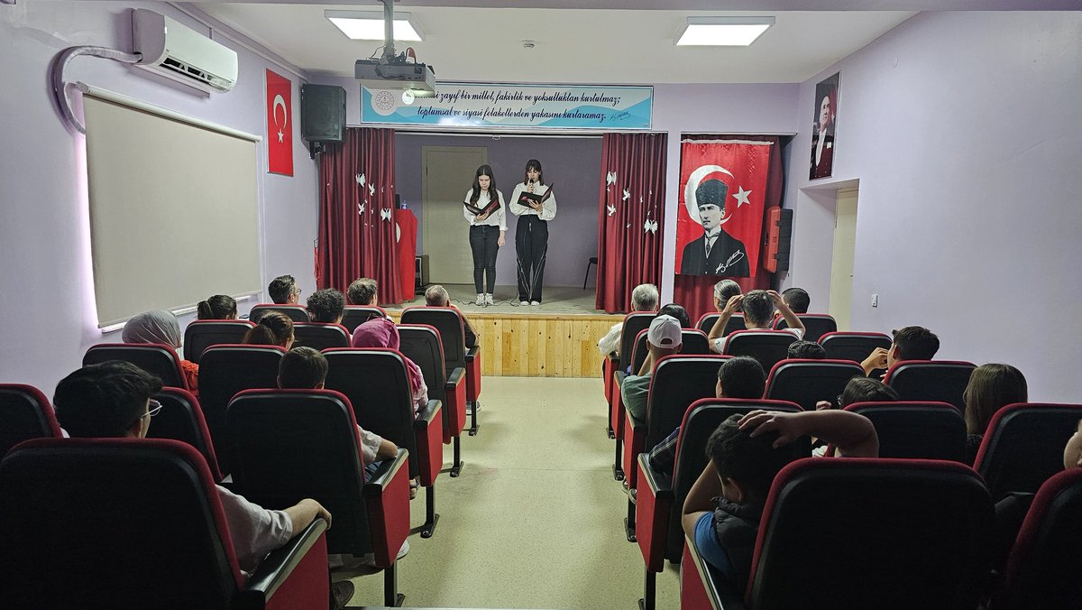 İlçe Milli Eğitim Müdürümüz Hacı ONGUN ile Şube Müdürlerimiz Arif ÇOPUR ve Anıl ESEMEN, Kültürümüzde İz Bırakanlar Projesi kapsamında okulumuz tarafından hazırlanan"Orhan Veli" konulu programa katıldı. Misafirlerimize katılımlarından dolayı teşekkür ediyoruz.
<a href="/karacabeymem/">Karacabey İlçe Millî Eğitim Müdürlüğü</a>