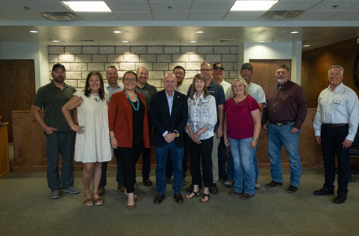 SenMarkKelly's tweet photo. The problems Arizonans face in places like St. Johns or Springerville aren’t always the same as Phoenix or Tucson. That's why getting around the state and talking to folks in their communities is important. I made a promise to fight for all of Arizona, and that’s what I’m doing. https://t.co/uqK6YxRIdG