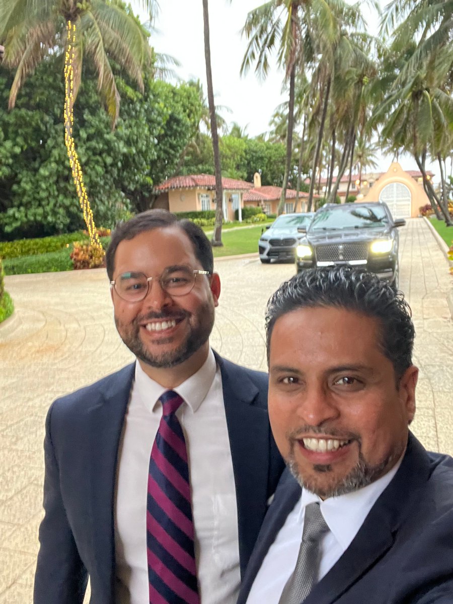 JaysonBrowder's tweet photo. Last night, someone @khansal2 brought @Auradine_Inc to the bitcoin mining party with the former President. He held it in his hands and remarked, "this looks great, America." #Auradine_Inc #BitcoinMining #AmericanMade #MARA https://t.co/Id2QgJoGJA