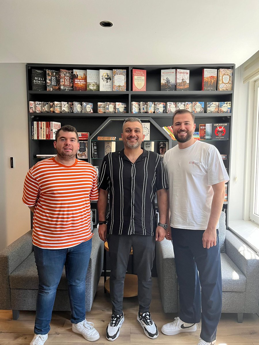 Çok değerli Hocamız Murat Özkan ofisimizi ziyaret etti. Bu keyifli ziyarette harika videolar çektik. Çok yakında sizlerle paylaşmak için sabırsızlanıyoruz!