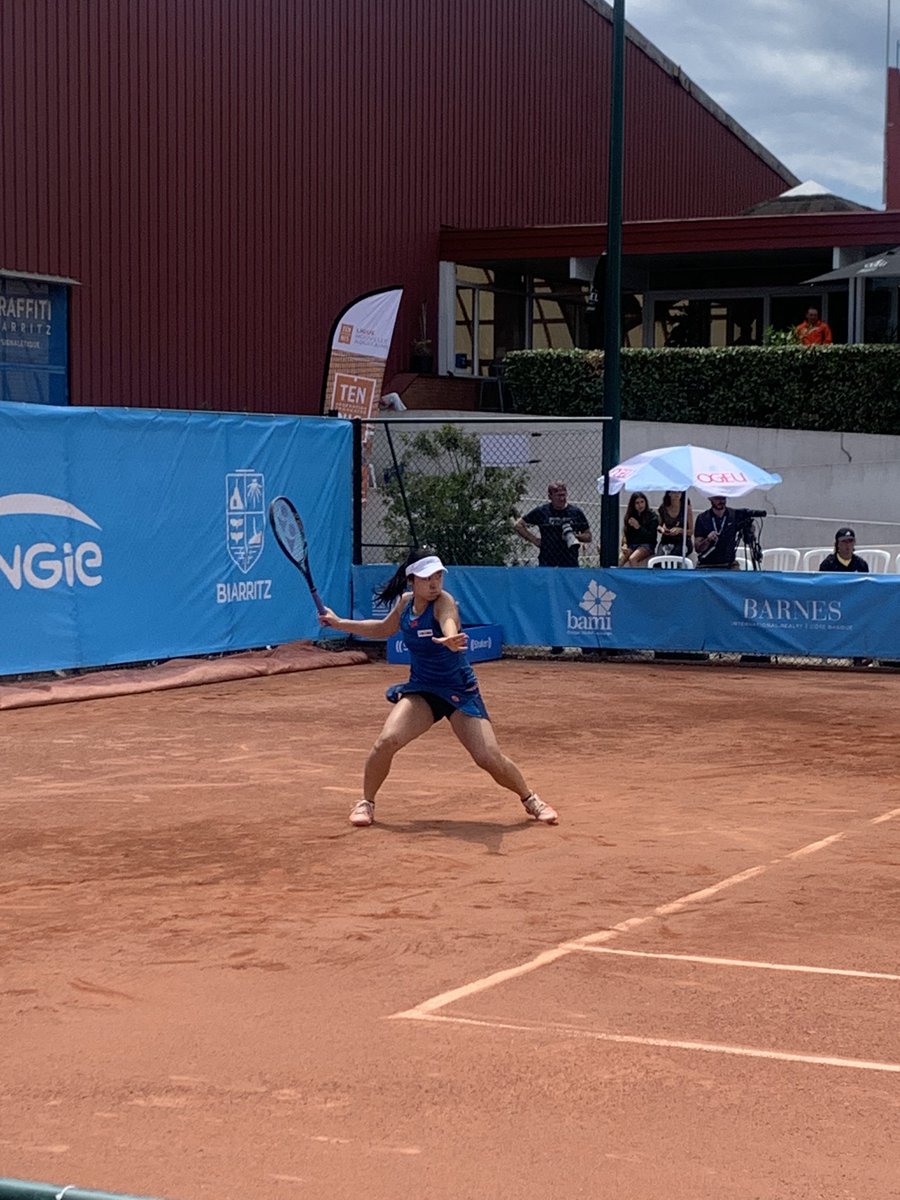 walshcee's tweet image. Sneaking a few days break in Biarritz and stumbled on an @ITFTennis W100 on my wanders. Former world No.10 Kiki #Mladenovic, ex-No.15 Aravane #Rezai, recent RG 3rd Rd player Chloe Paquet and last year’s @rolandgarros girls junior No.2 Sara Saito among those in action.