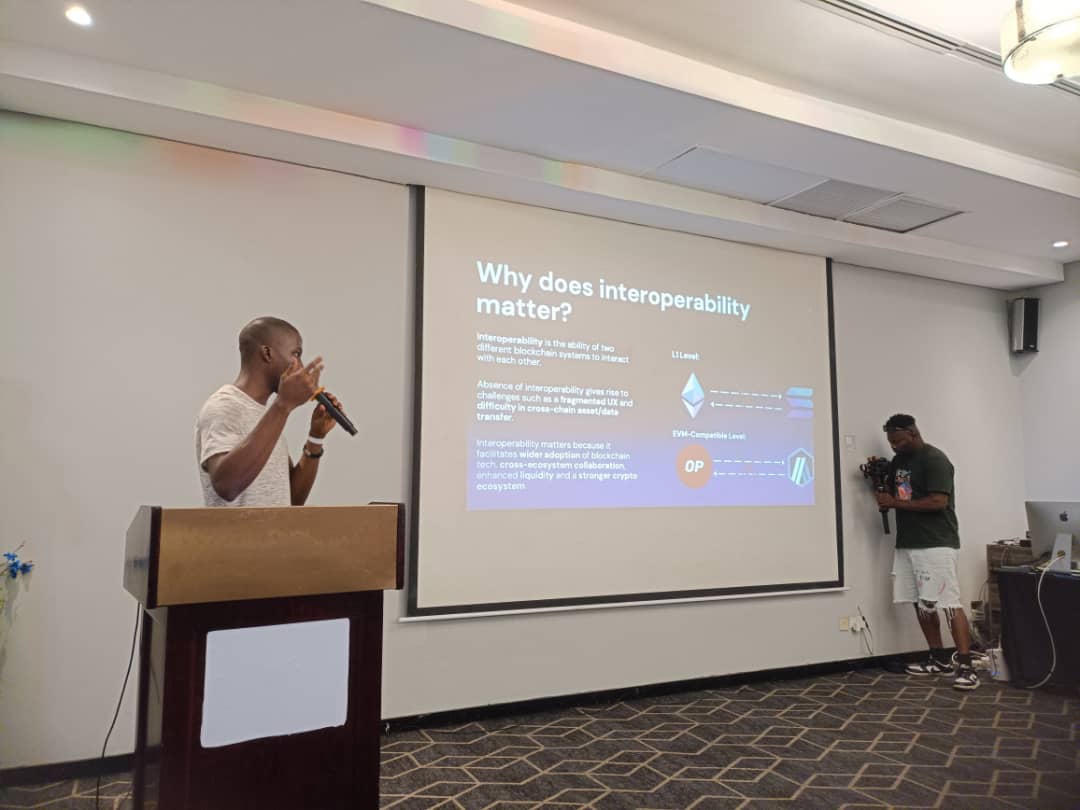 LagosBlockWeek's tweet image. Christian Dike discussing the Blockchain Interoperability at #lagosblockchainweek
#LBW2024