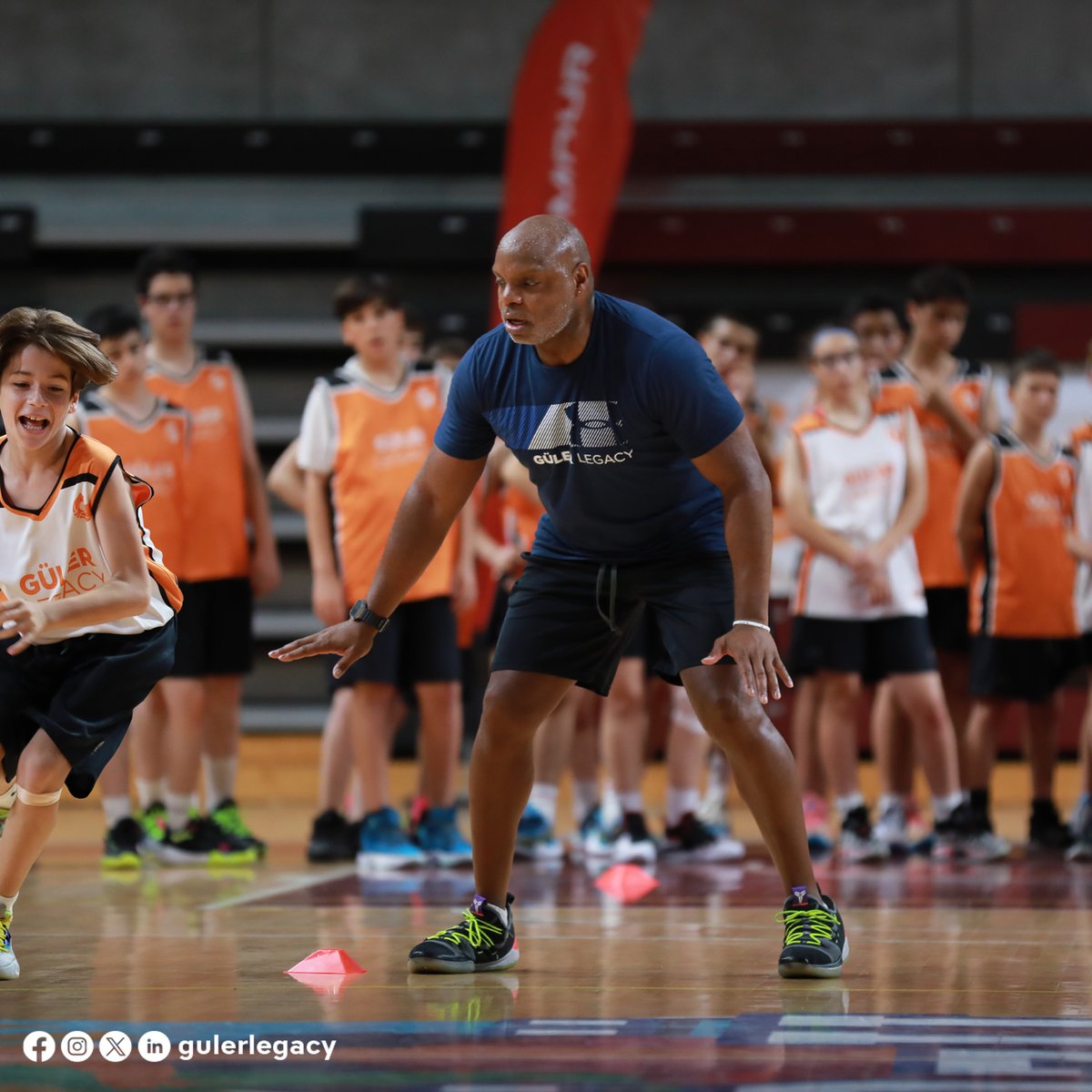 🏀 Bu sene de Güler Legacy Yaz Kampları'nda 11-18 yaş arasındaki sporcularımızla, basketbol dolu iki hafta geçireceğimiz için sabırsızlanıyoruz!
👉1-6 ve 7-12 Temmuz tarihlerinde gerçekleşecek olan kamplarımıza gulerlegacy.com/yazkamplari sayfamızı ziyaret ederek kayıt olabilirsiniz.