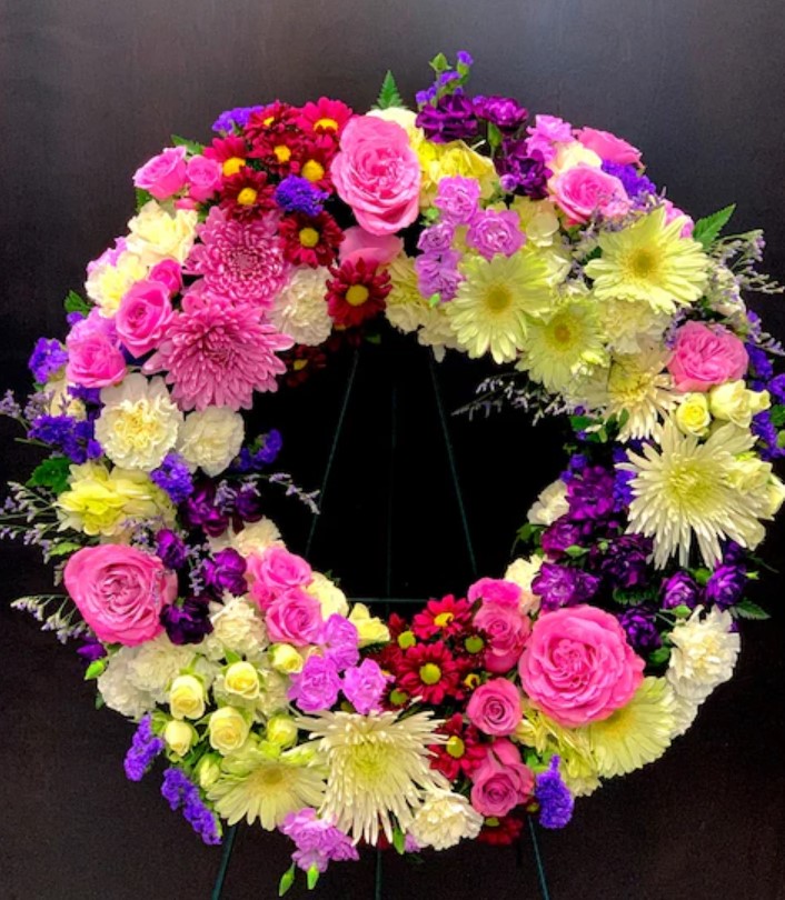 Raimondis's tweet photo. Adding bright florals to a funeral ceremony is a symbolic way of representing the happier times and joyous moments you are grateful to have experienced with a friend or family member who has passed. https://t.co/has7BoPzbA https://t.co/XwghXnh7n6