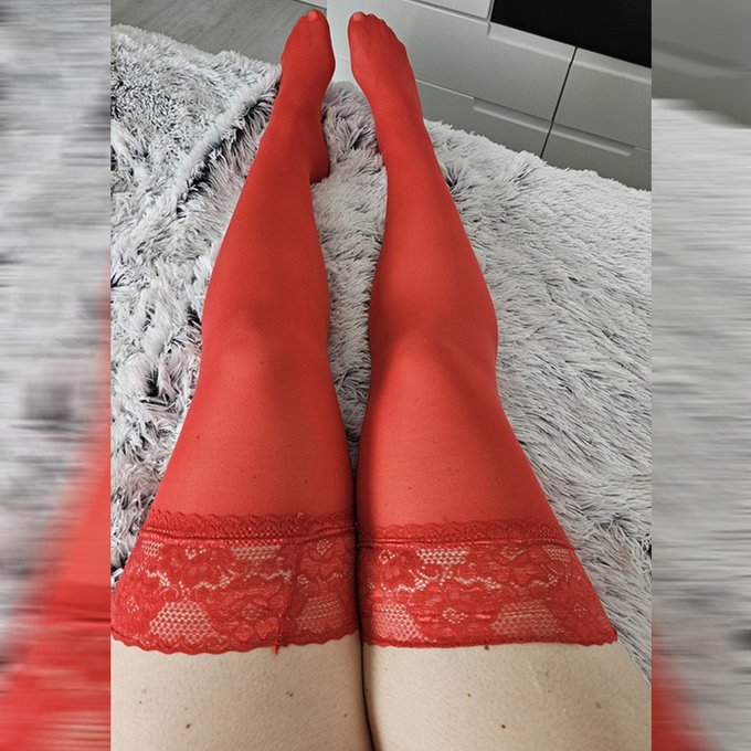 Ich versteigere meine roten Halterlosen! Sei der Gl&uuml;ckliche und schnapp sie dir 😊https://t.co/TF9tTeJJOd<a href="/tag/mvsales"class="tags"><span>#mvsales</span></a>