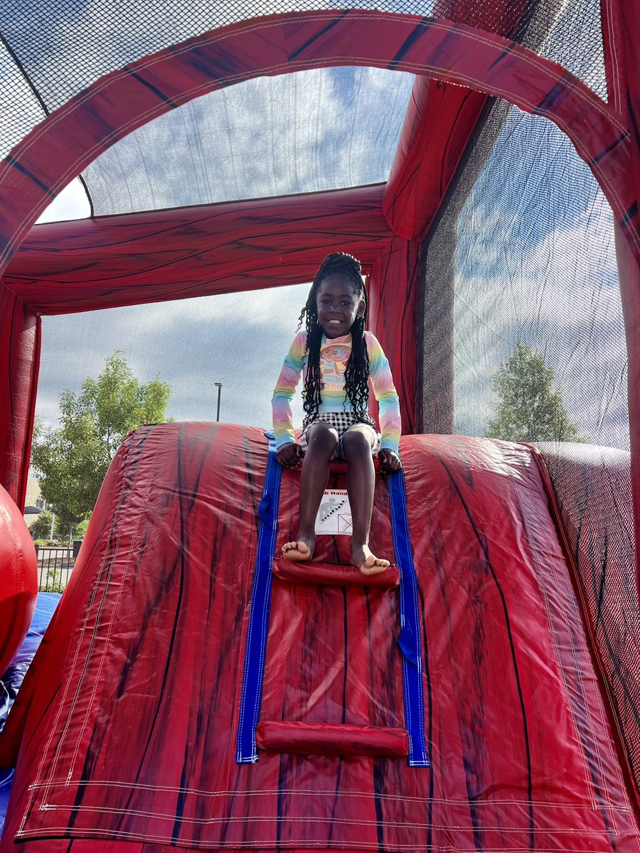 MissWoertman's tweet photo. A beautiful day for field day at @SERaleighES 🦁 https://t.co/SxHFTbk44m
