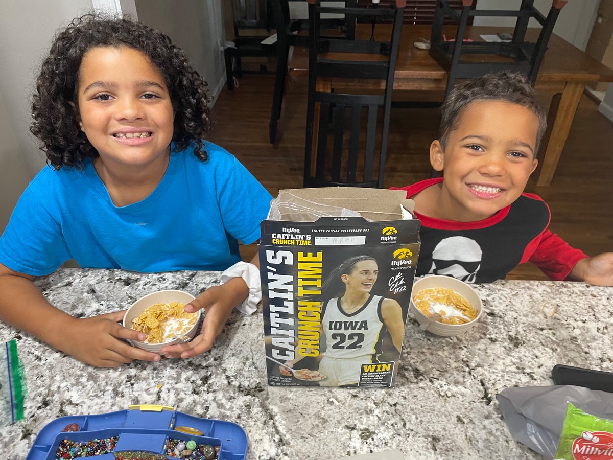 RandiHenderson_'s tweet photo. Breakfast of Champions today before swim practice 💪🏼 @CaitlinClark22 #Fans4Life https://t.co/MLGgDM12wH
