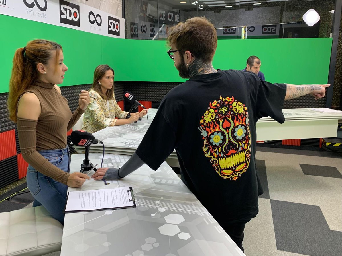 Vox_Pozuelo's tweet photo. 📺 La portavoz de #VoxPozuelo, @nhoagf, ha acudido esta mañana a los estudios de @SoydemadridC para hablar de la actualidad política en #PozueloDeAlarcón.

🎙️Compartiremos con todos los mejores momentos de esta interesante entrevista.

#SoloQuedaVox https://t.co/ypzA0c31cr