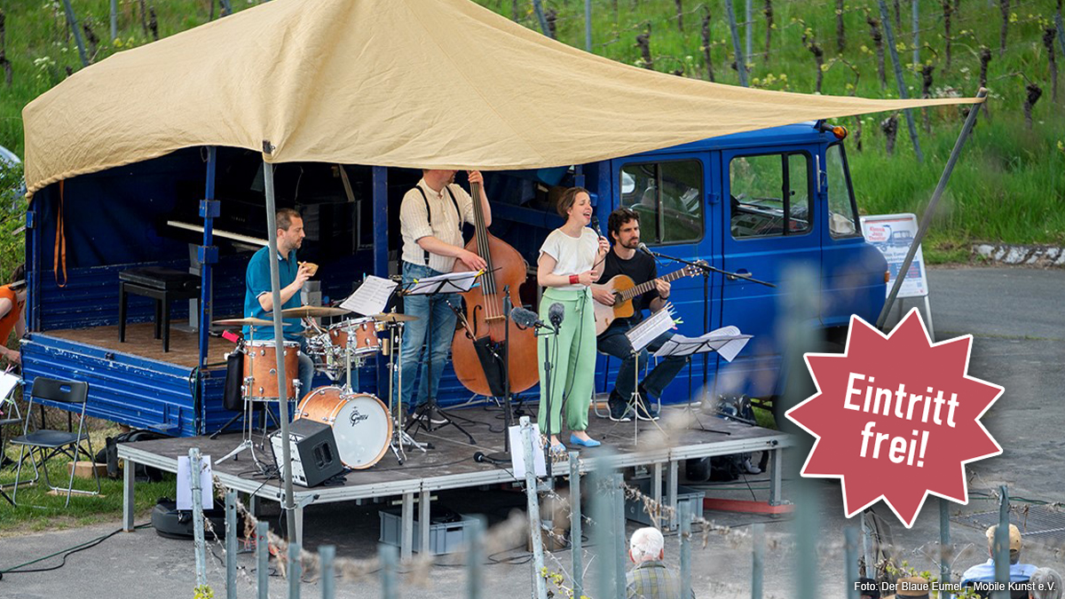 Erlebt #Klassik, #Jazz &amp; #Theater, wenn der #BlaueEumel rollt! Ein alter Lastwagen wird zum Kunstmobil mit Konzertflügel &amp; Bühne. Genießt Kunst unter freiem Himmel in entspannter Atmosphäre. Eintritt frei! Picknickt &amp; genießt! 🚐 der-blaue-eumel.de