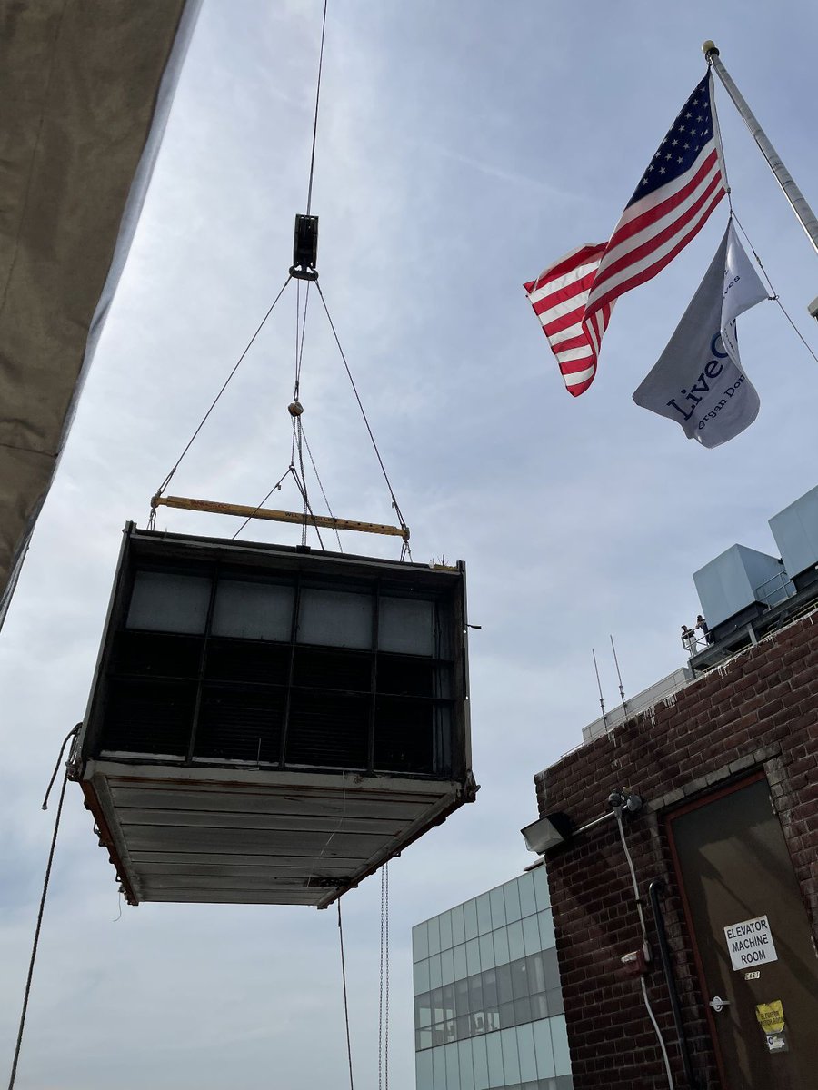 Nelson_Air's tweet photo. 🏥 Project Update!

Last Sunday, Nelson Air teamed up again with Skylift Riggers at Mount Sinai Queens to successfully replace two air handling units with state-of-the-art Venmar AC units. 

#MountSinaiQueens #InfrastructureUpgrade #HealthcareEngineering #BuiltOnTrust https://t.co/v0bczaEKYK