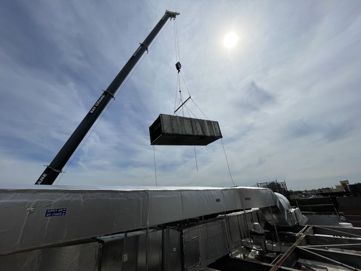 Nelson_Air's tweet photo. 🏥 Project Update!

Last Sunday, Nelson Air teamed up again with Skylift Riggers at Mount Sinai Queens to successfully replace two air handling units with state-of-the-art Venmar AC units. 

#MountSinaiQueens #InfrastructureUpgrade #HealthcareEngineering #BuiltOnTrust https://t.co/v0bczaEKYK